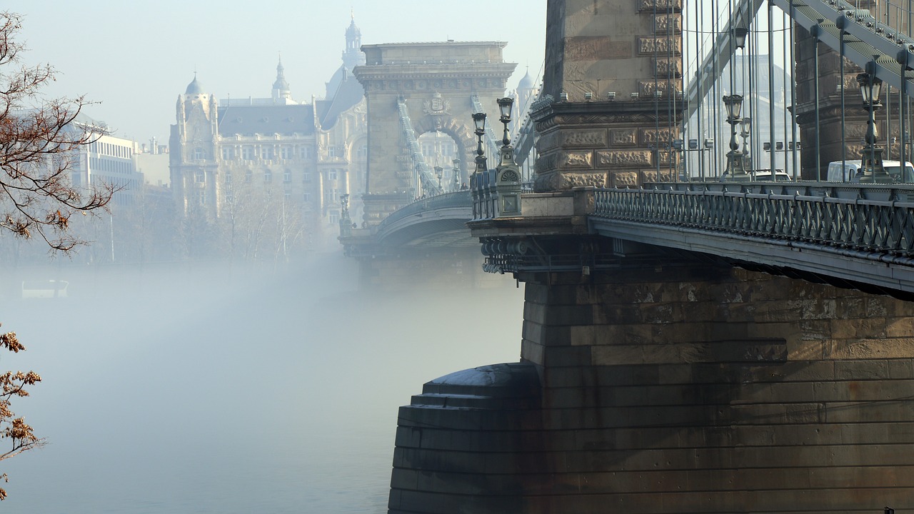 budapest danube chain bridge free photo