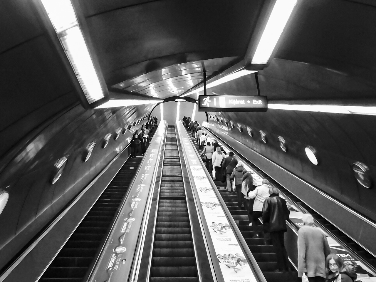 budapest metro transport free photo