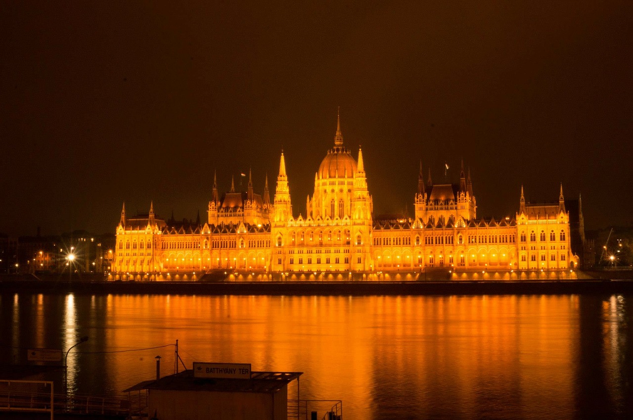 budapest castle water free photo