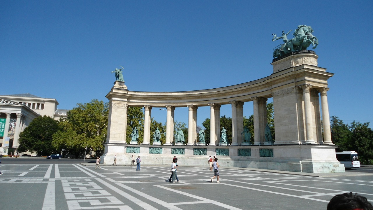 budapest square central1 free photo