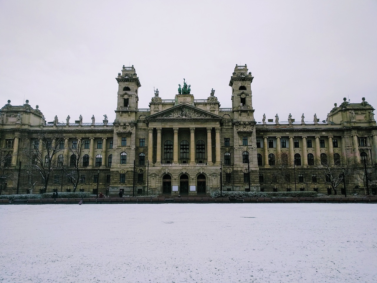 budapest museum facade free photo