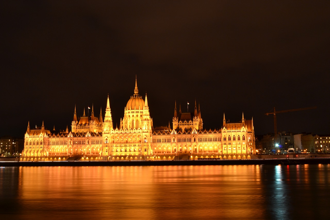budapest  parliament  hungary free photo
