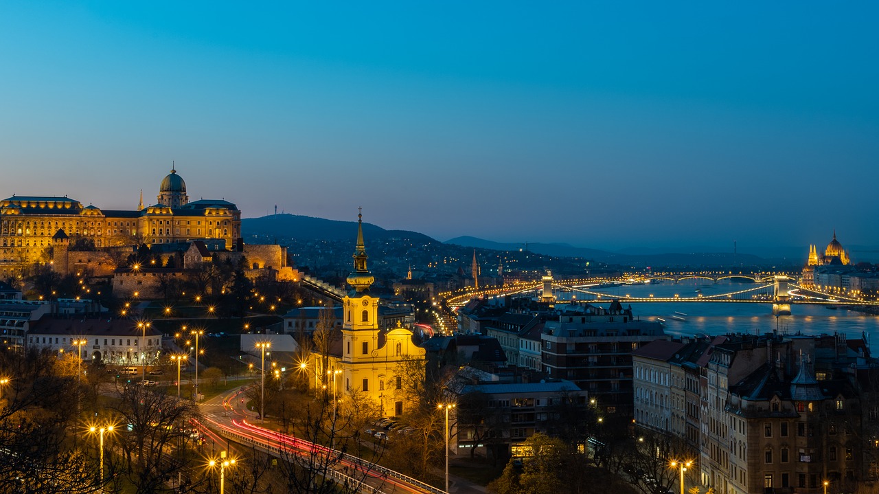 budapest  castle palace  places of interest free photo