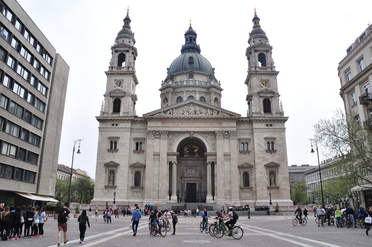 budapest  basilica  church free photo