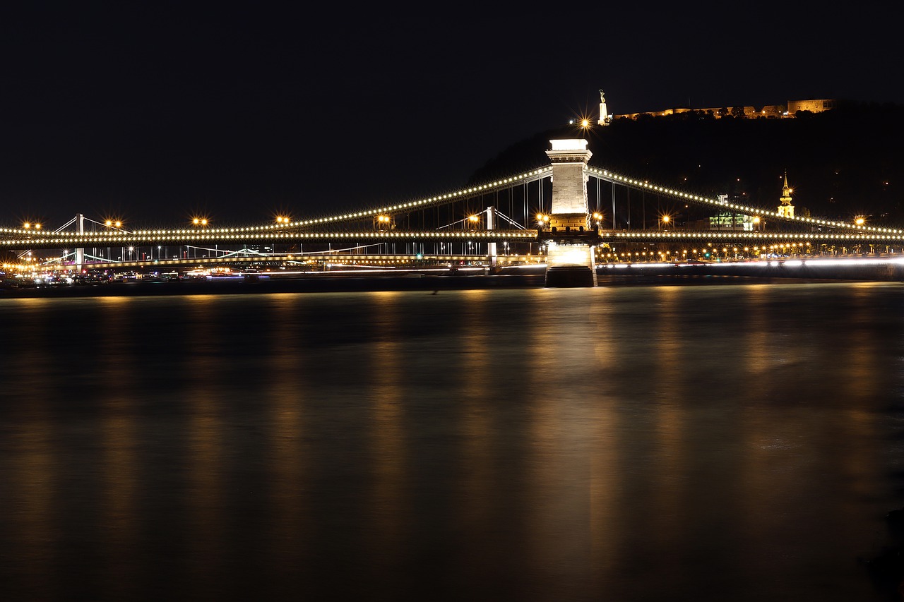 budapest  chain bridge  hungary free photo