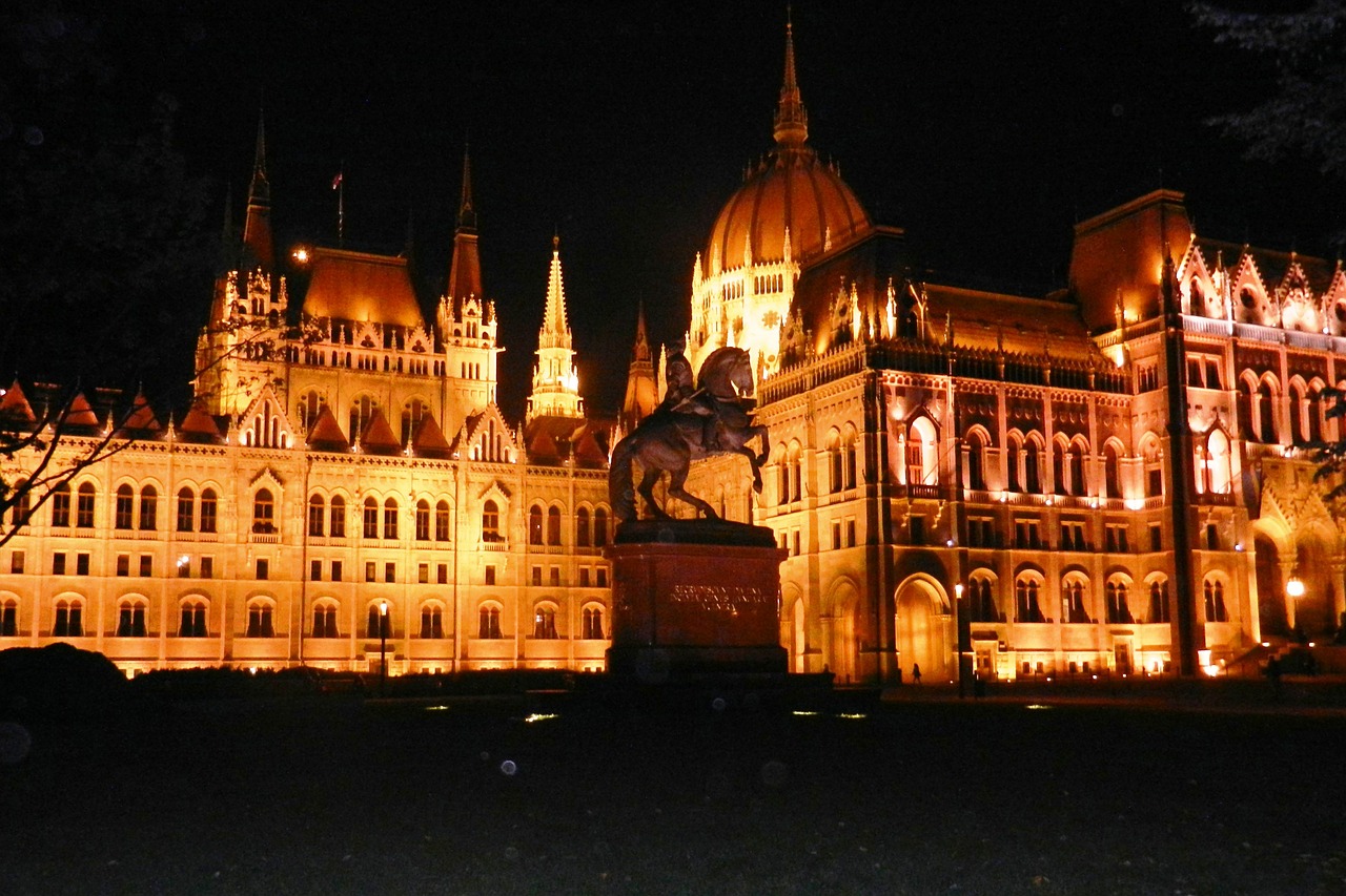 budapest the parliament building free photo