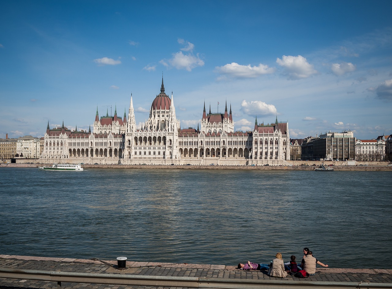 budapest parliament hungarian parliament building free photo