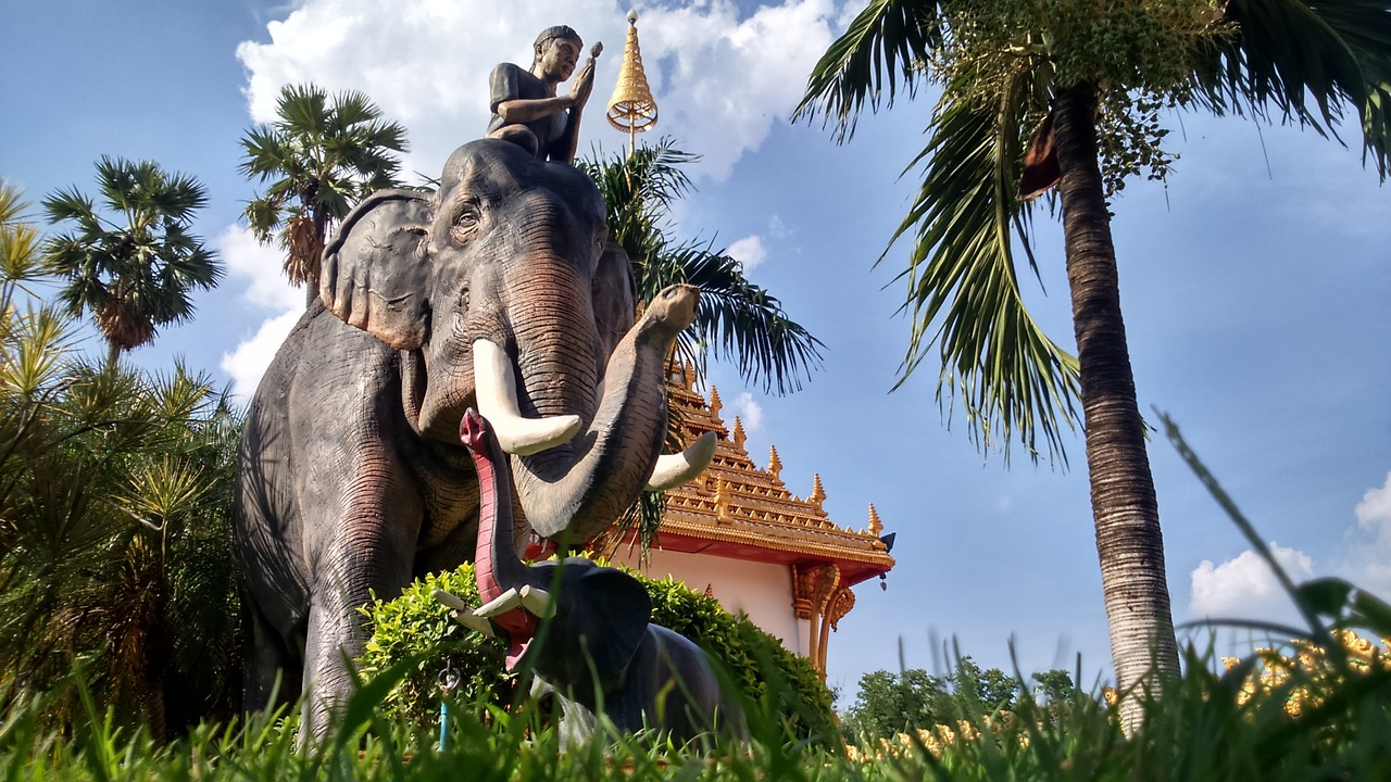 buddha khon kaen phra mahathat kaen nakhon free photo