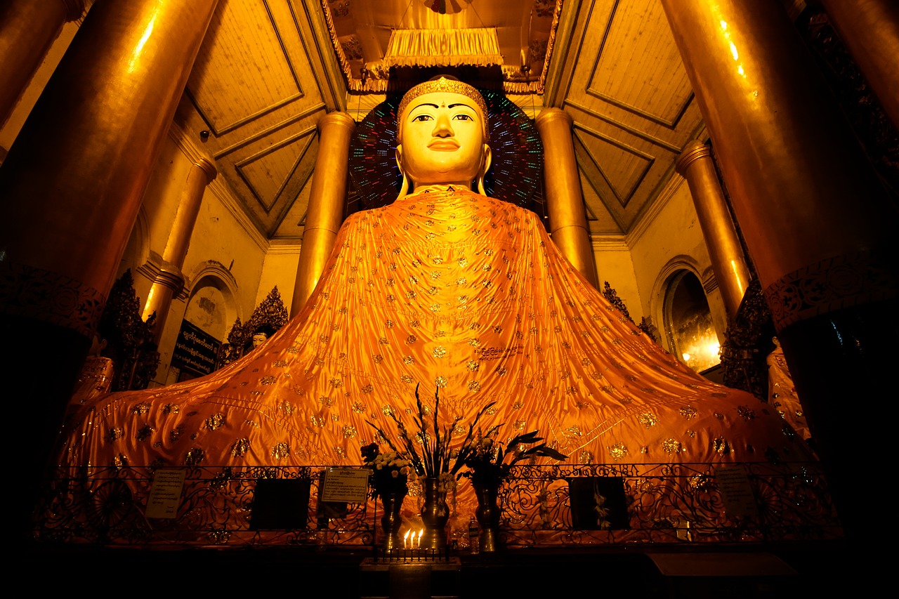 buddha shwedagon statue free photo