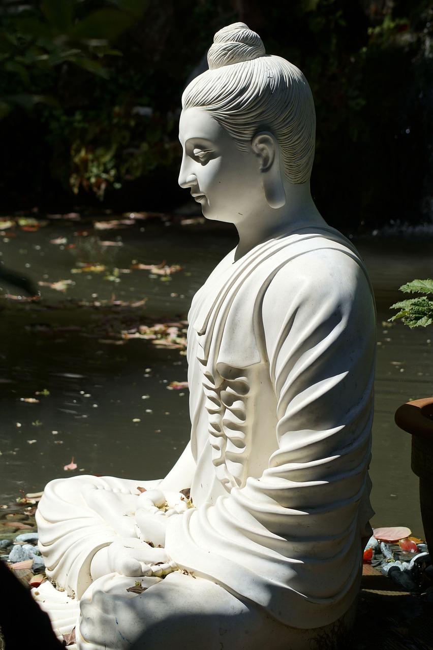 buddha  statue  sculpture free photo