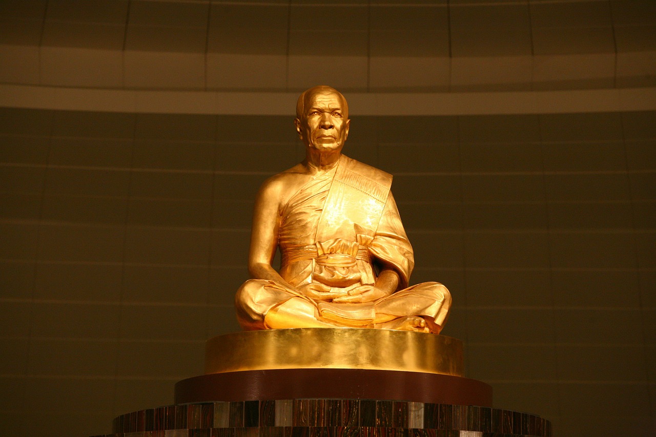 buddha gold statue free photo