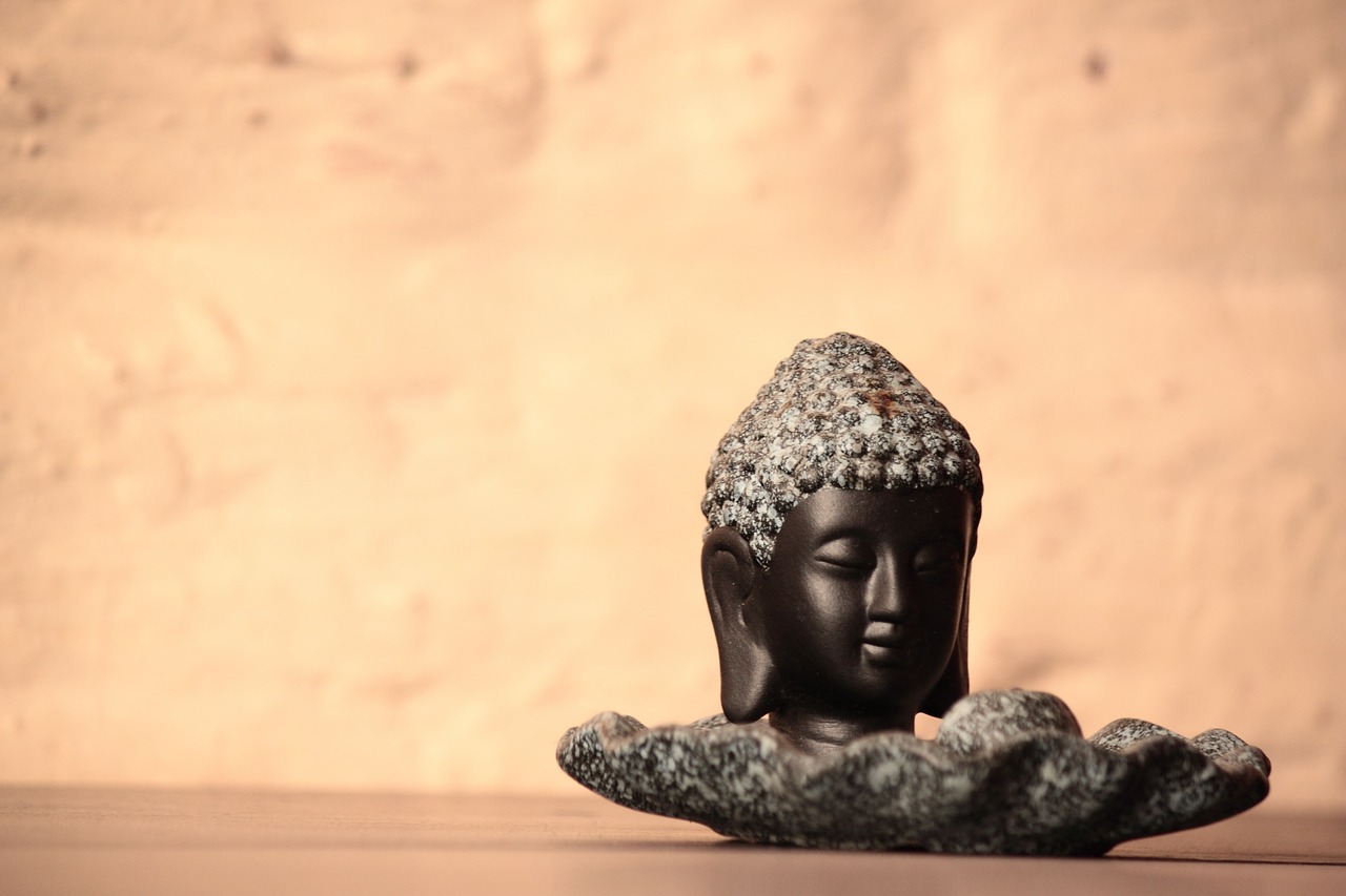 buddha statue figurine free photo