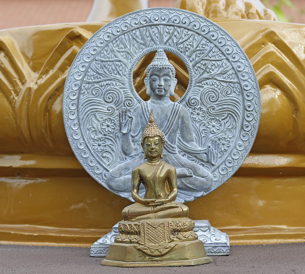 buddha figure chua phat phap buddhist temple saint petersburg free photo