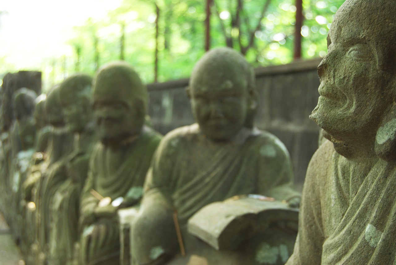 buddha statue stone statues think about free photo