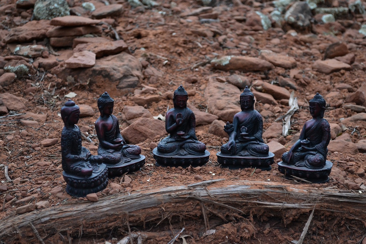 buddhism buddha buddhist figurines free photo