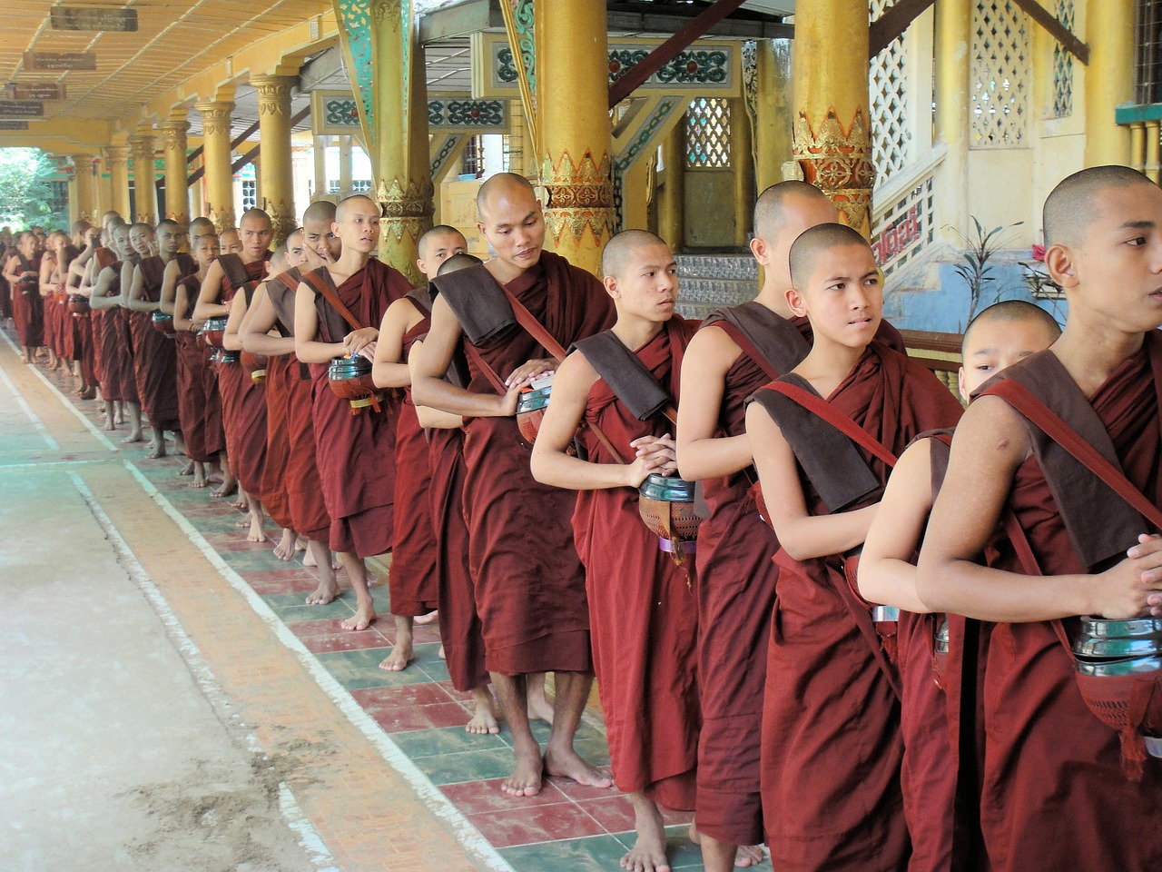 buddhism monks lunch free photo