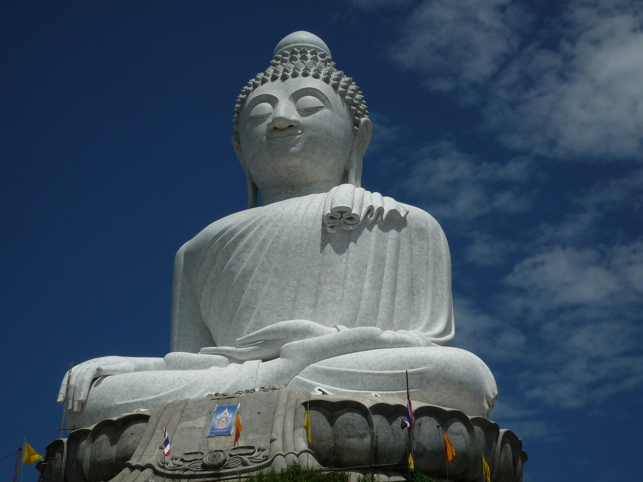 buddhist statue big free photo