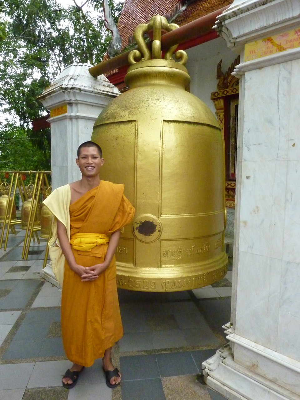 buddhist monk thailand bell free photo