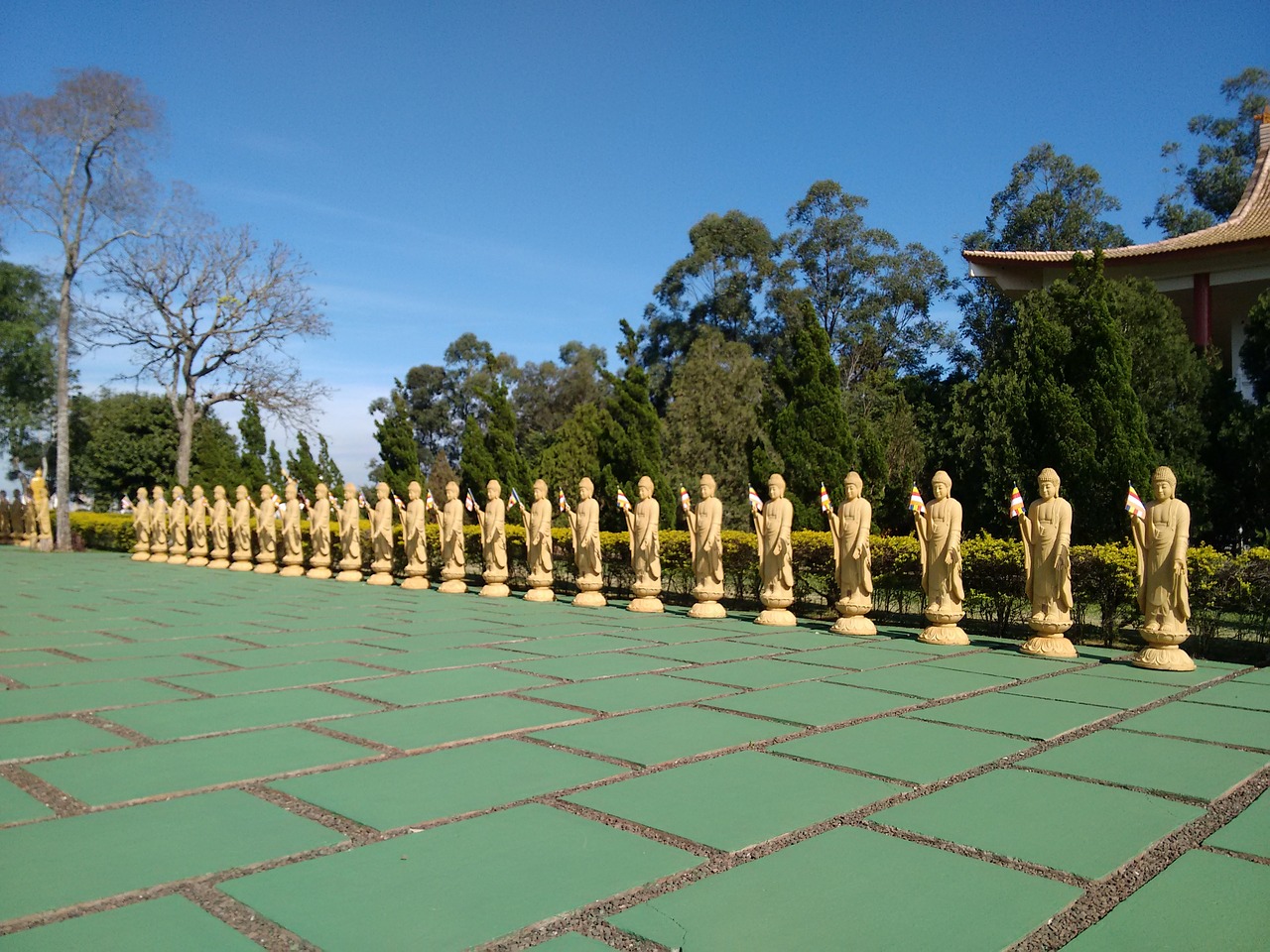 buddhist temple sculpture brazil free photo