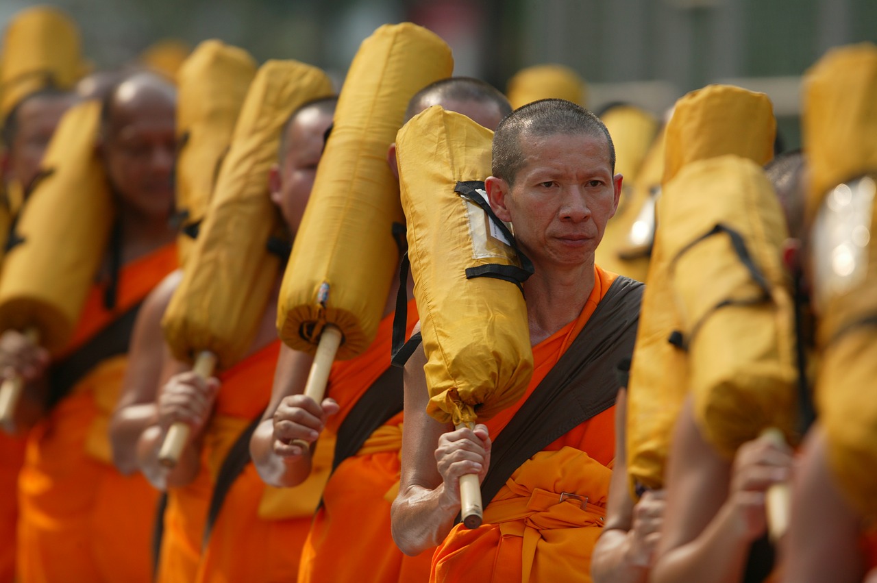 buddhists monks orange free photo