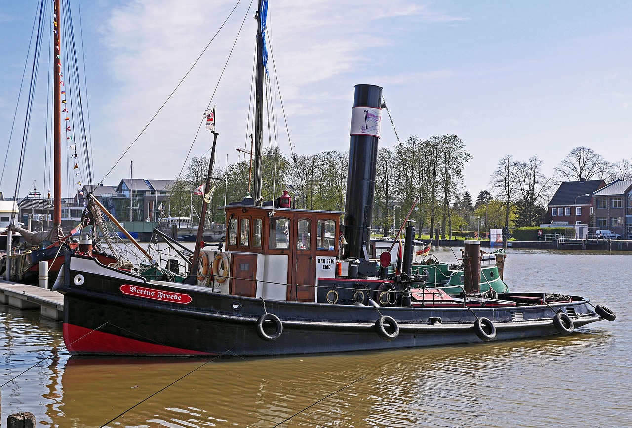 bugsier steamer tug port free photo