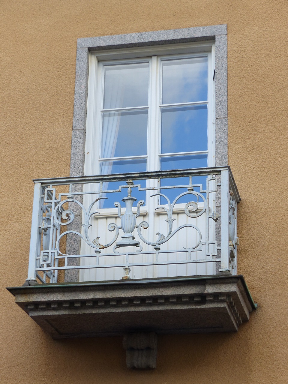 building house balcony free photo