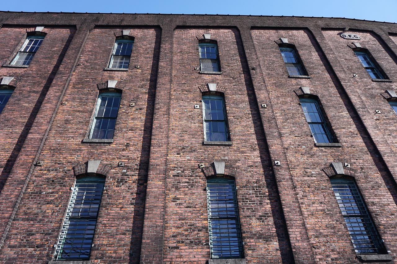 building brick windows free photo