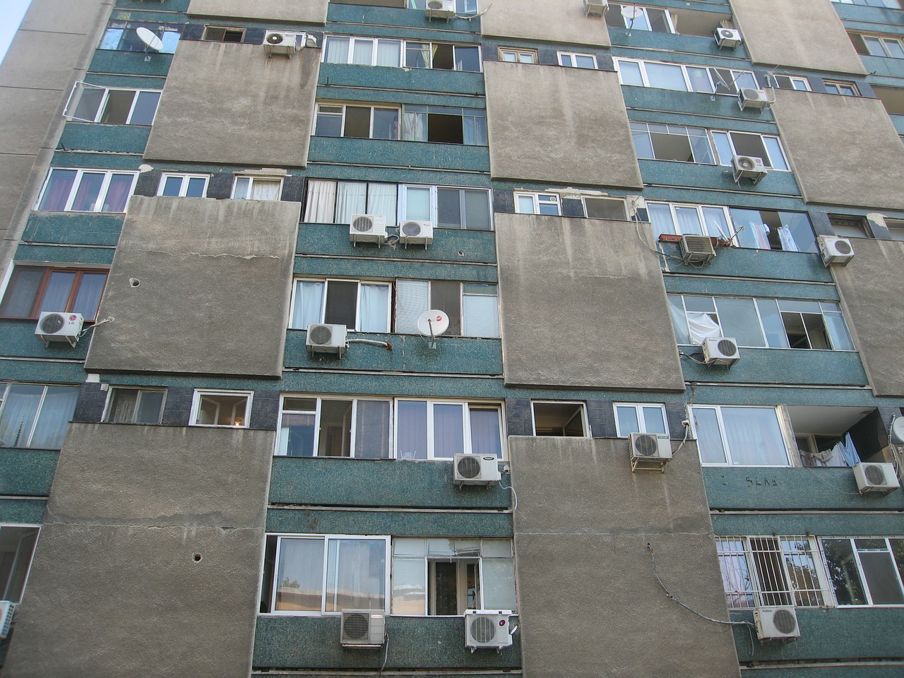 building bucharest romania free photo