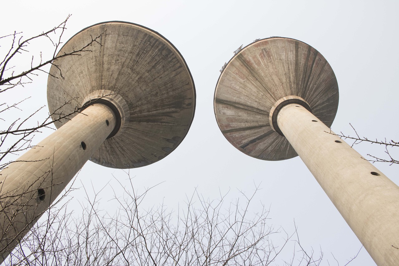 building water tower look up free photo