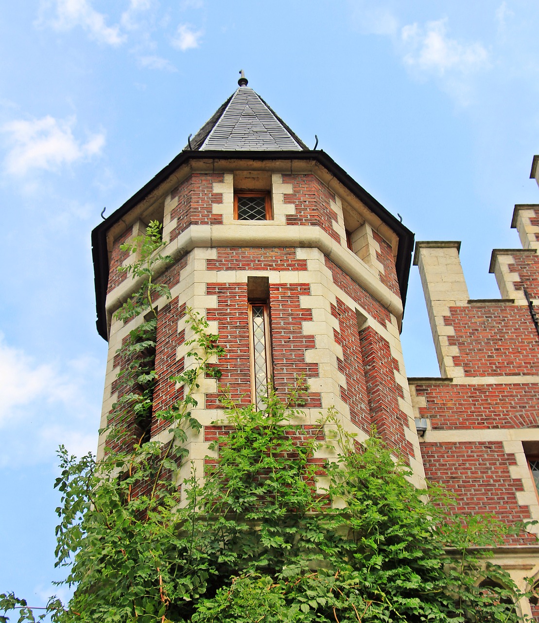 building tower sky free photo