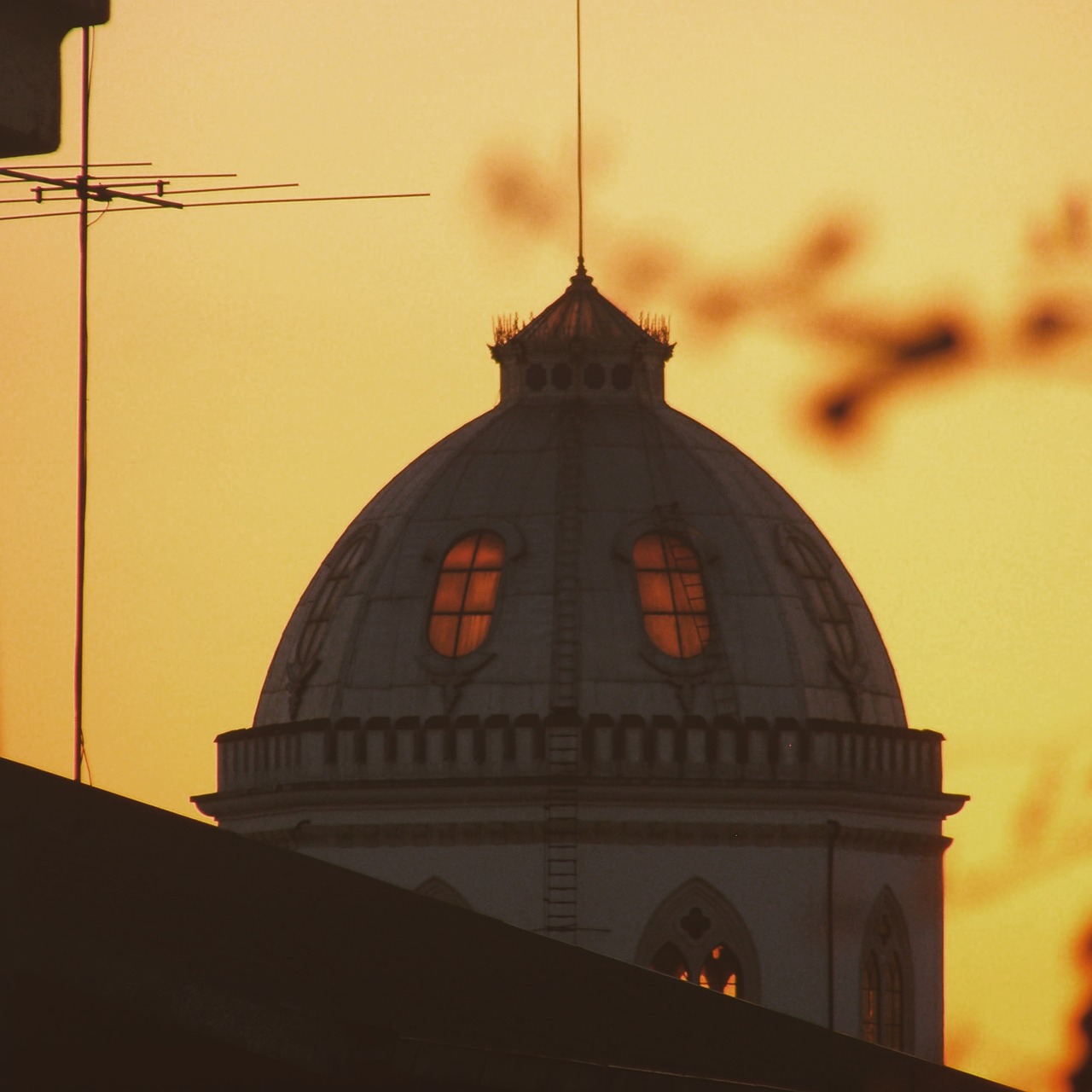 building light the dome free photo