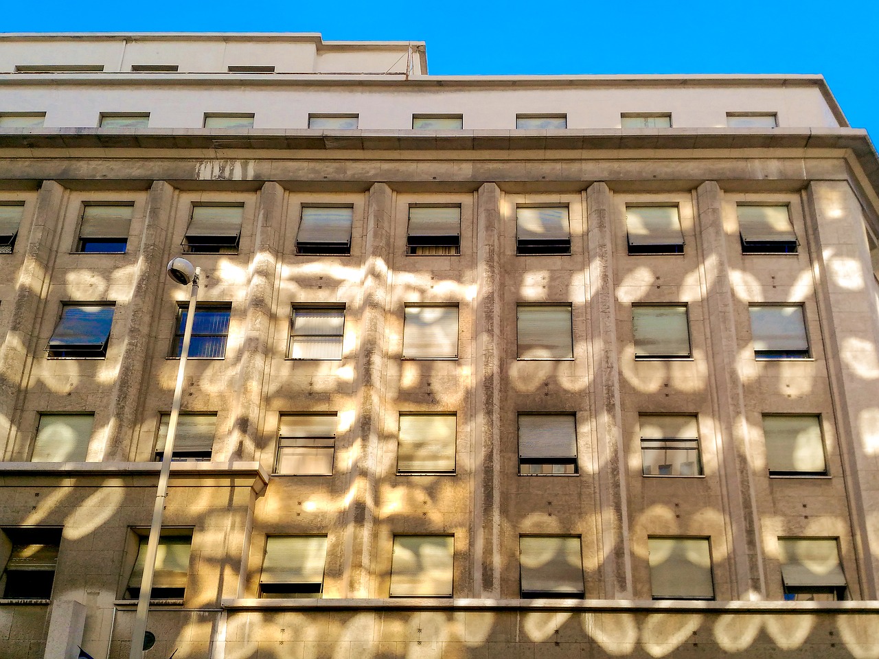 building facade reflexion free photo