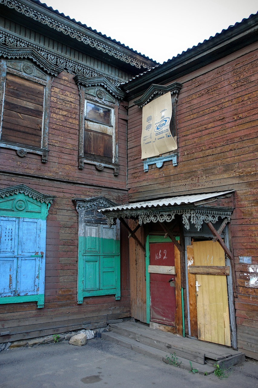 building old courtyard free photo