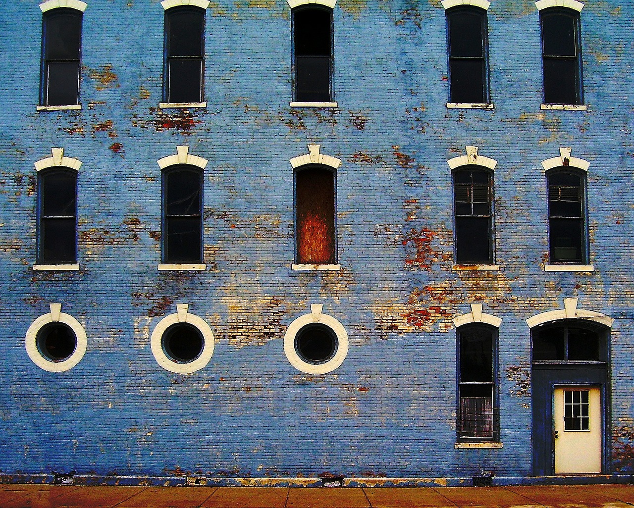 building old weathered free photo
