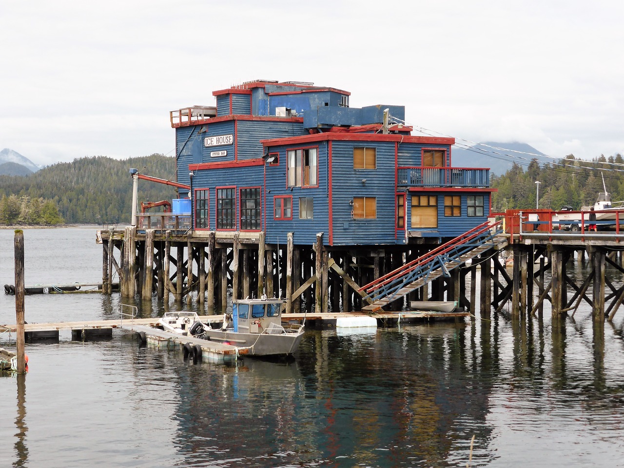 building containers scaffolding free photo