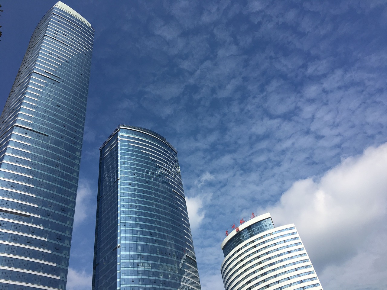 building blue sky white cloud free photo