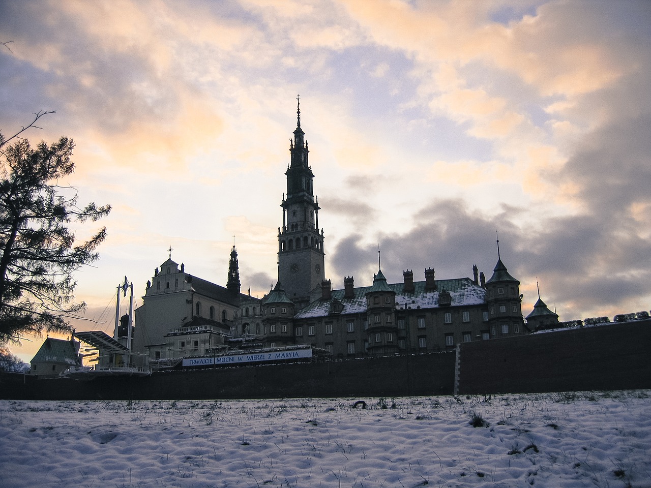 building germany snow free photo