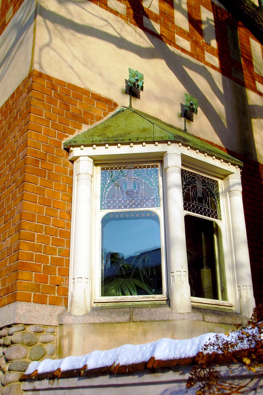 building detail window free photo