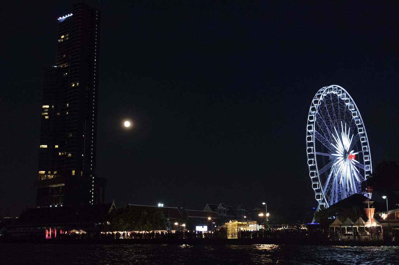 building light ferris wheel free photo