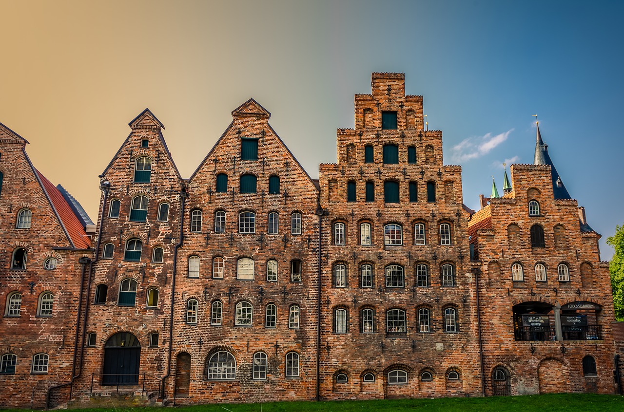 building  lübeck  houses free photo