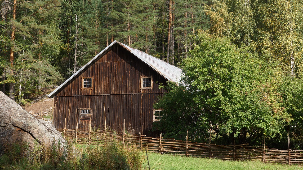 building barn woodshed free photo