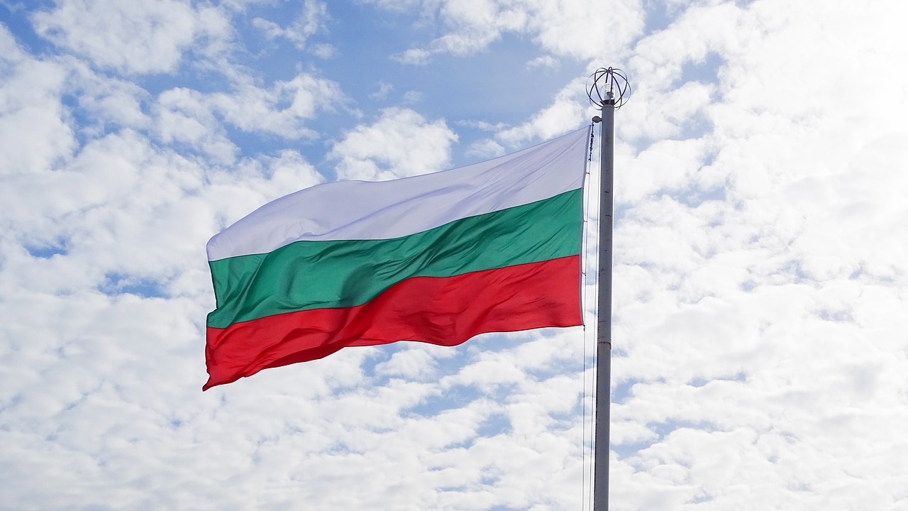 bulgaria flag sky free photo