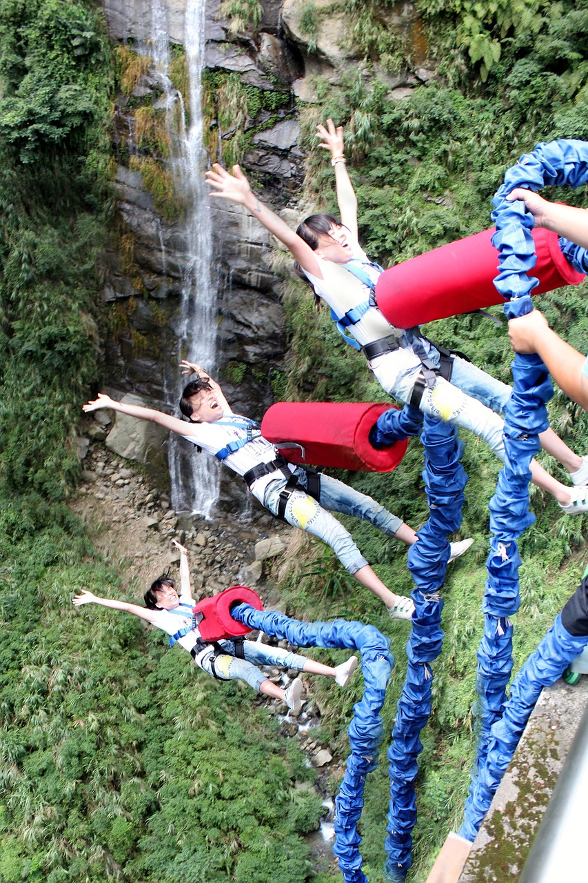 bungee jumping jump extremely unusual conditions free photo