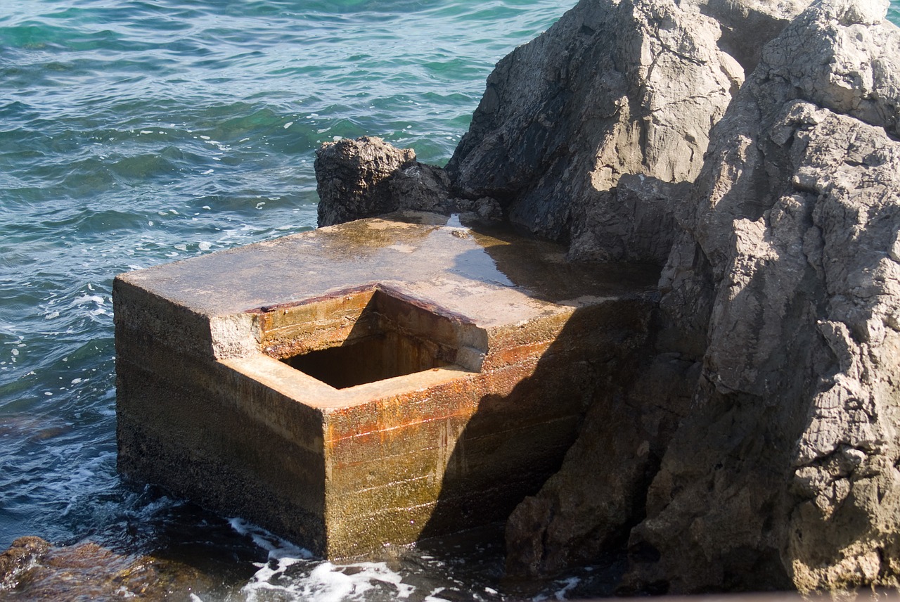 bunker sea water free photo