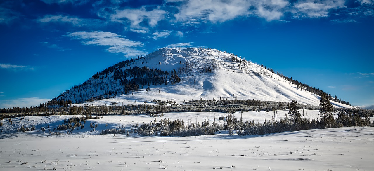 bunson peak yellowstone landscape free photo