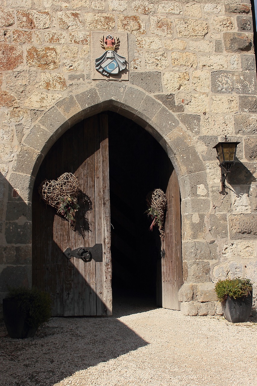 burg katzenstein castle gate input free photo
