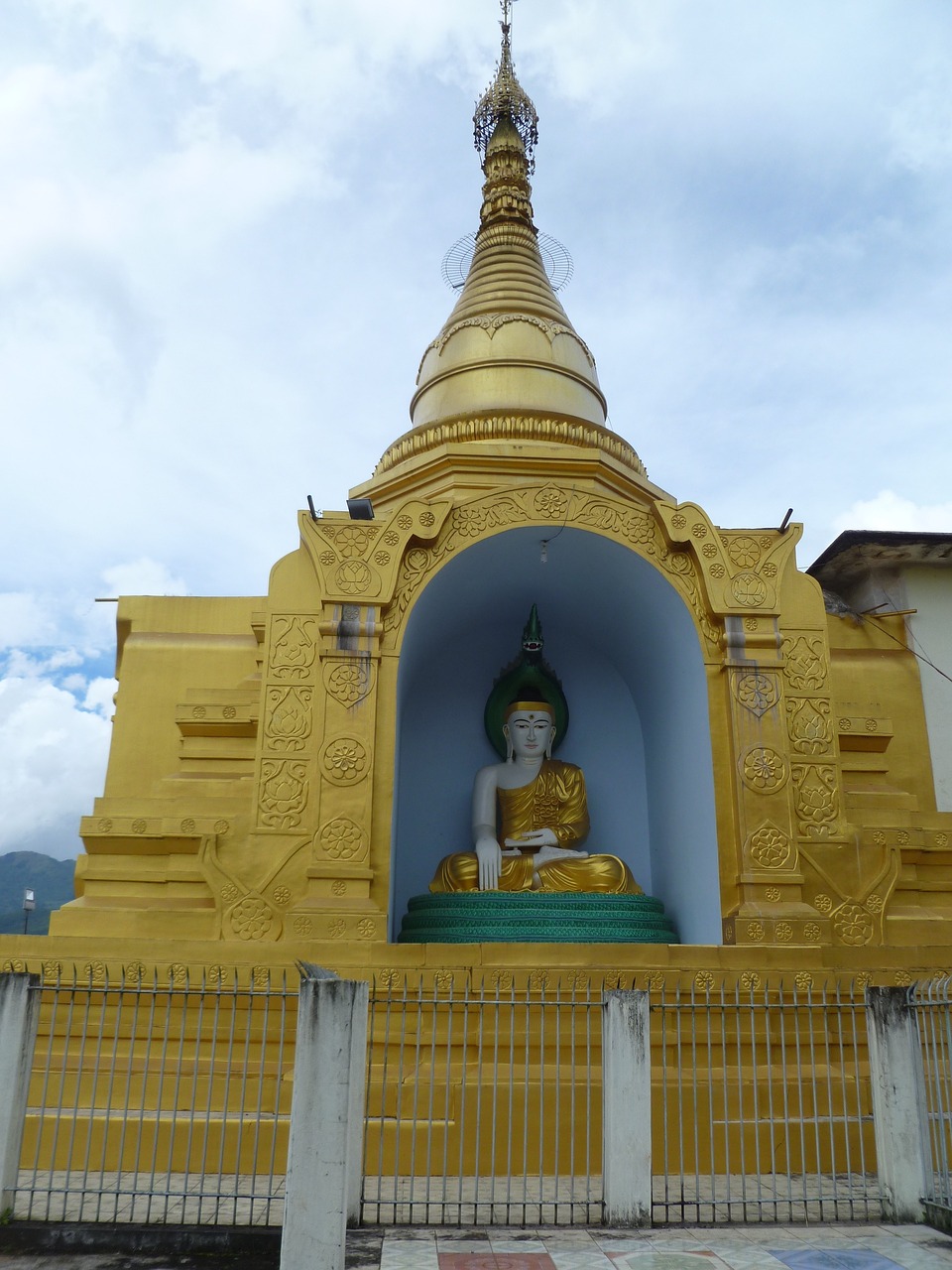 burmese buddha temple free photo