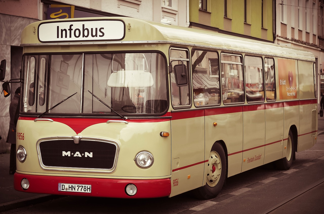 bus old oldtimer free photo