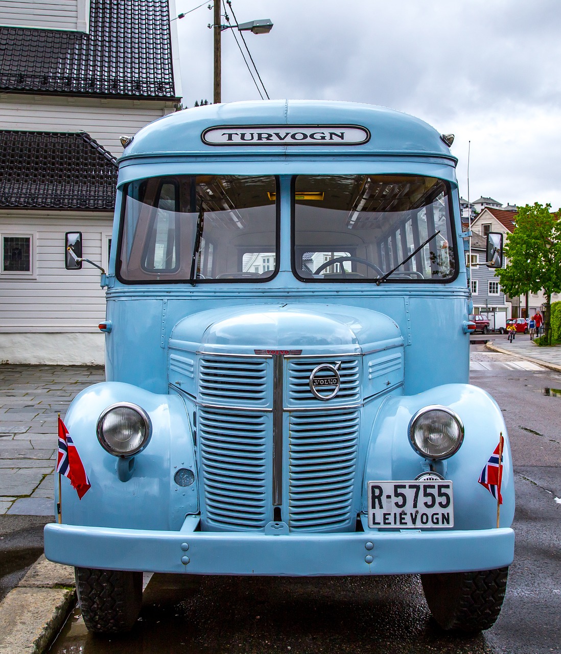 volvo bus blue free photo