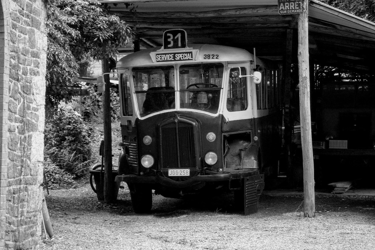 bus old oldtimer free photo